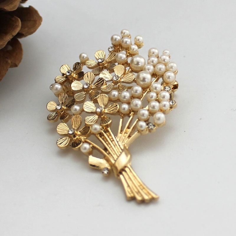 Ladies Delicate Bouquet Pearl  - Suit Supply Wedding Party บทวิจารณ์และราคา